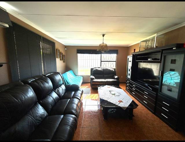 3 BEDROOM HOUSE FOR SALE IN MAYBERRY PARK